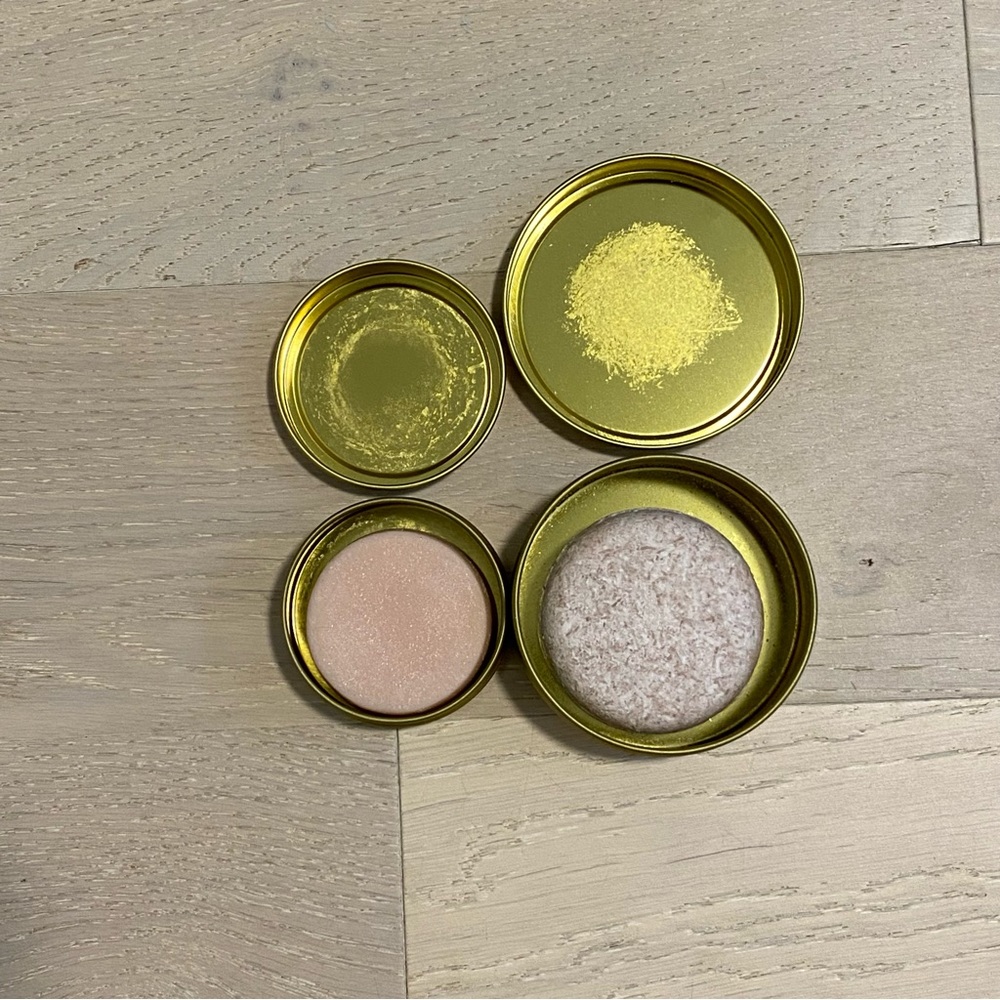 2/$15 🍍 Brand New Shampoo and Conditioner Bars with Travel Tins